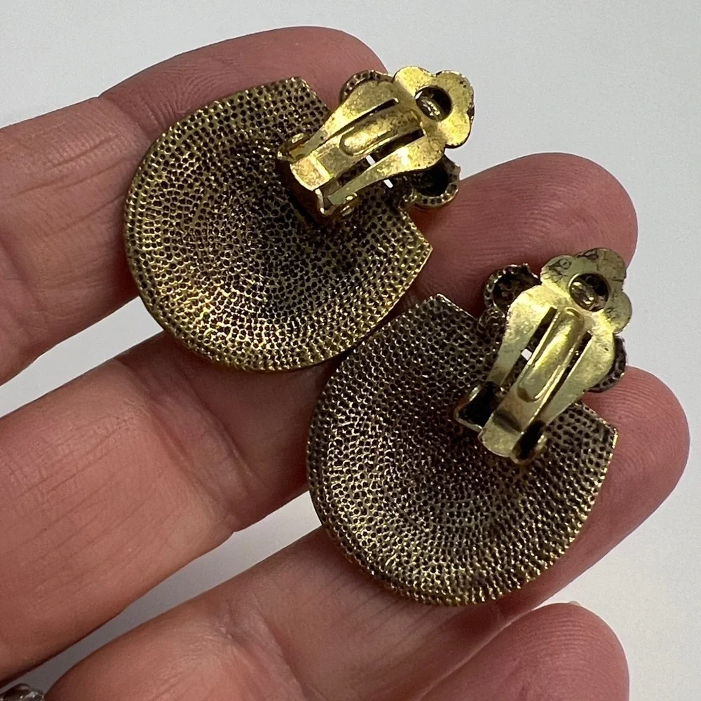Jan Michaels Style Etched Tourqoise Copper Metal Clip Earrings